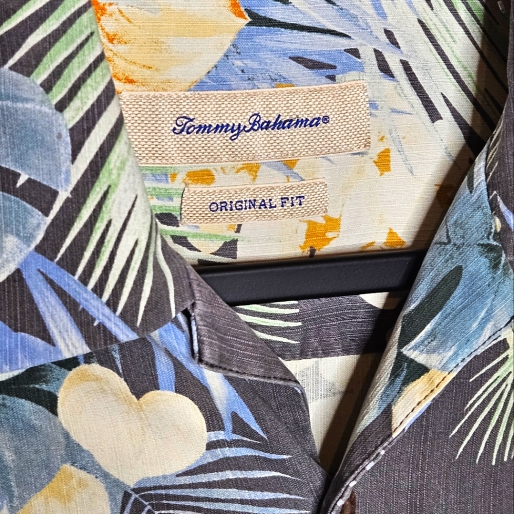 Tommy Bahama Hawaiian Silk Tropical Floral Mens Small Shirt Beach Vacation - Picture 3 of 5
